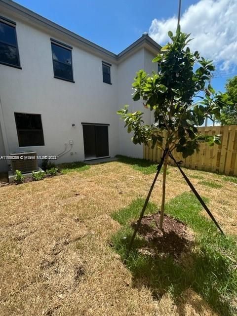 For Rent: $2,699 (3 beds, 2 baths, 1296 Square Feet)