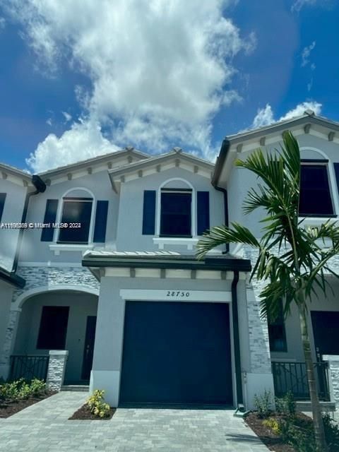 For Rent: $2,699 (3 beds, 2 baths, 1296 Square Feet)