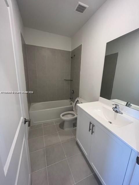 For Rent: $2,699 (3 beds, 2 baths, 1296 Square Feet)