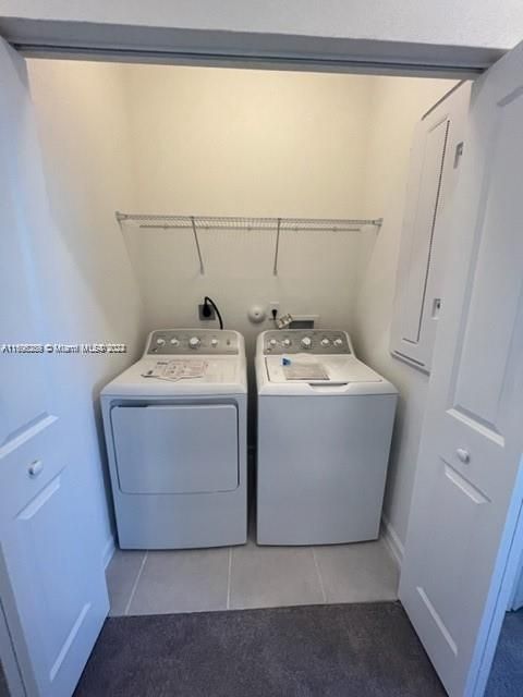 For Rent: $2,699 (3 beds, 2 baths, 1296 Square Feet)