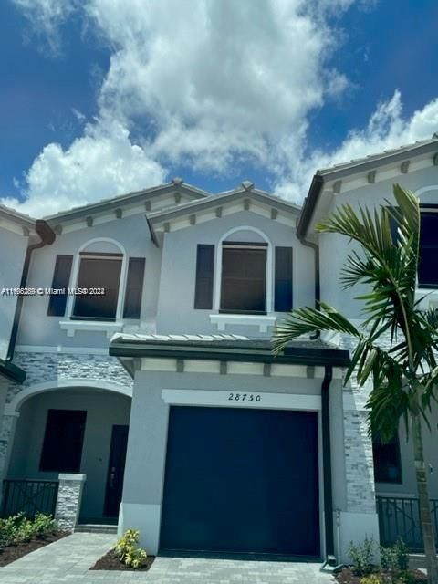 For Rent: $2,699 (3 beds, 2 baths, 1296 Square Feet)