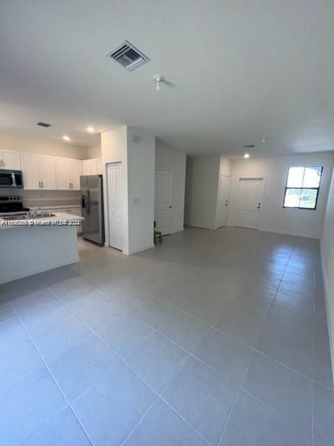 For Rent: $2,699 (3 beds, 2 baths, 1296 Square Feet)