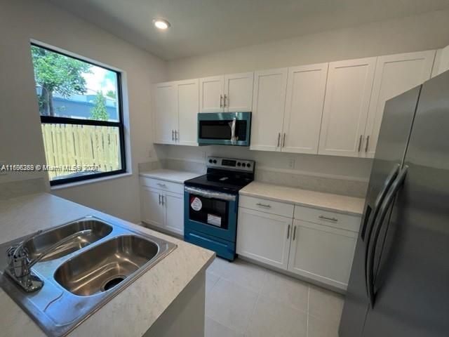 For Rent: $2,699 (3 beds, 2 baths, 1296 Square Feet)