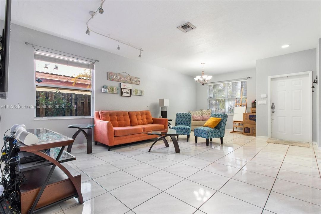 For Sale: $463,000 (4 beds, 2 baths, 1693 Square Feet)