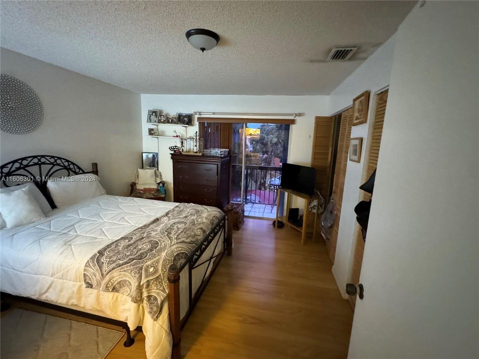 For Sale: $390,000 (2 beds, 2 baths, 1100 Square Feet)