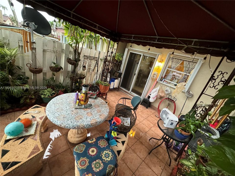 For Sale: $390,000 (2 beds, 2 baths, 1100 Square Feet)