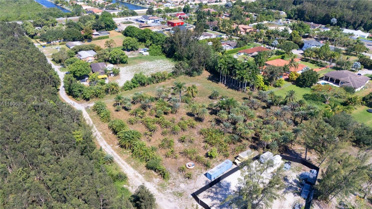 En Venta: $2,700,000 (3.50 acres)