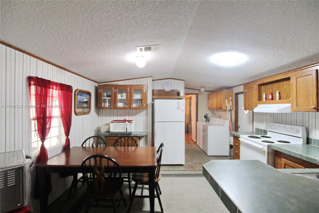 For Sale: $159,000 (2 beds, 2 baths, 840 Square Feet)