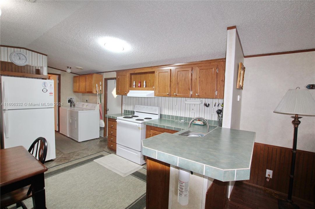 For Sale: $159,000 (2 beds, 2 baths, 840 Square Feet)