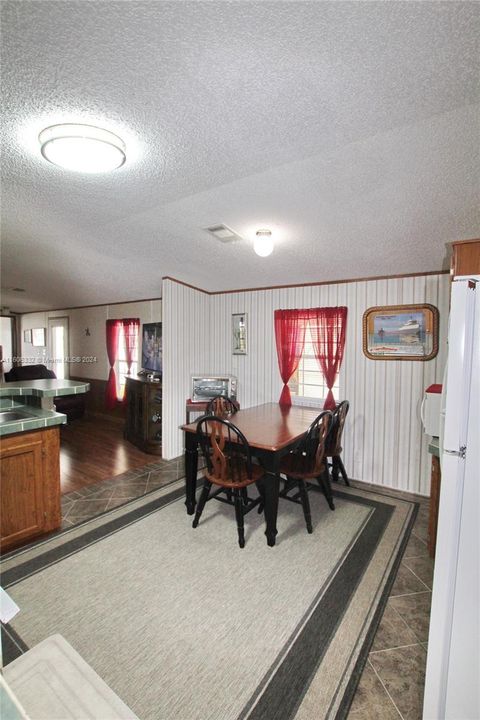 For Sale: $159,000 (2 beds, 2 baths, 840 Square Feet)