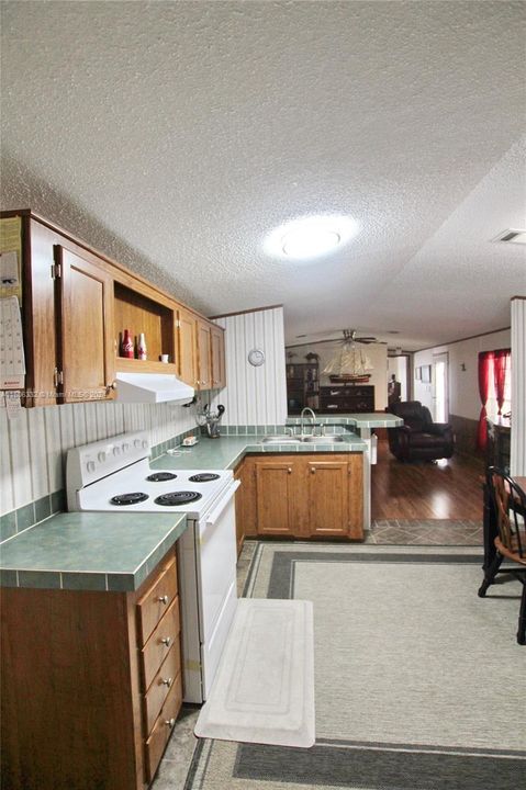 For Sale: $159,000 (2 beds, 2 baths, 840 Square Feet)