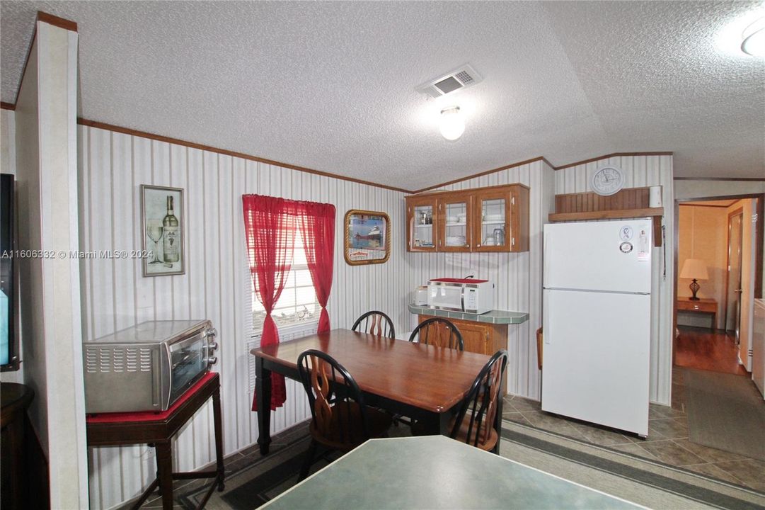 For Sale: $159,000 (2 beds, 2 baths, 840 Square Feet)