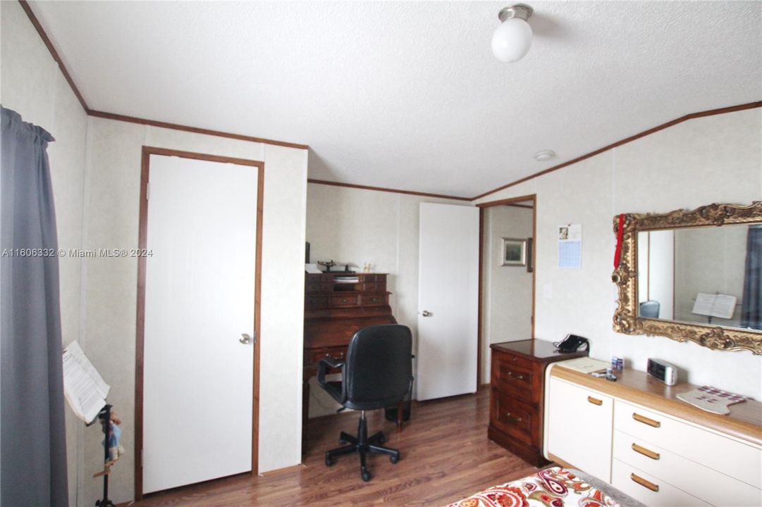 For Sale: $159,000 (2 beds, 2 baths, 840 Square Feet)