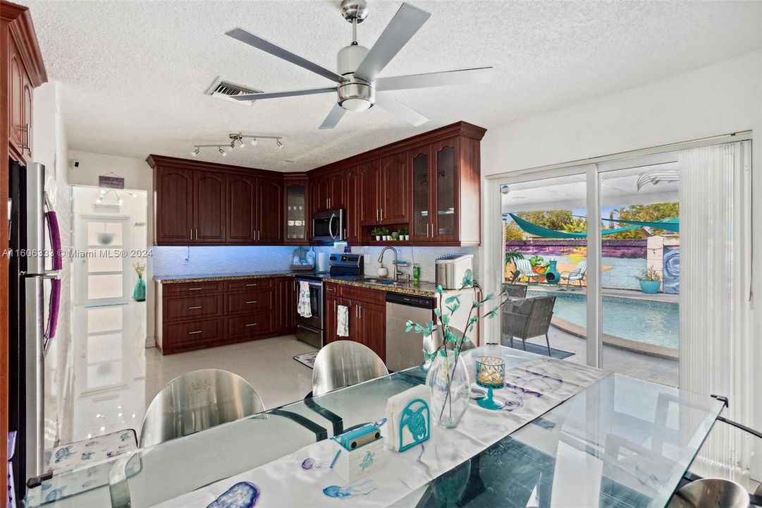 For Sale: $499,000 (4 beds, 2 baths, 1370 Square Feet)