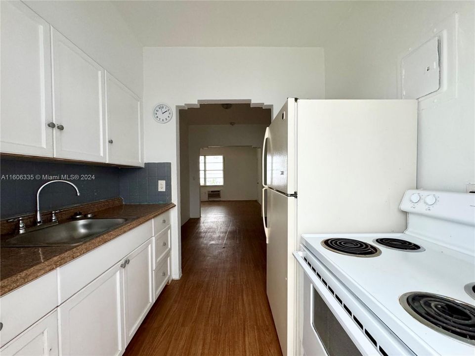 Active With Contract: $1,700 (1 beds, 1 baths, 6440 Square Feet)