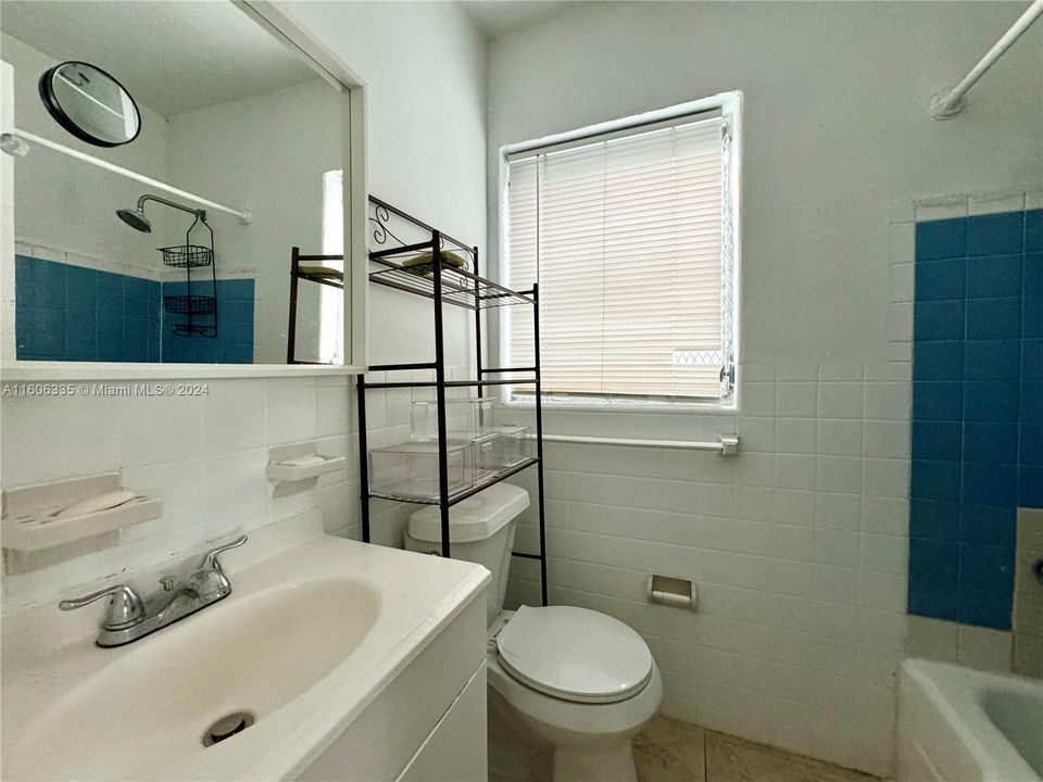 Active With Contract: $1,700 (1 beds, 1 baths, 6440 Square Feet)