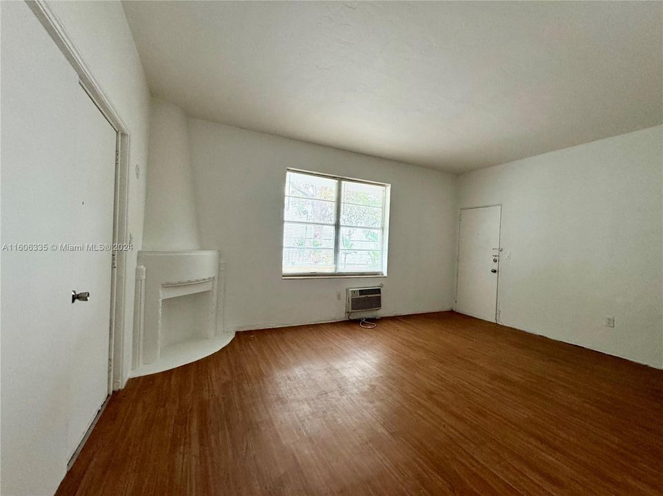Active With Contract: $1,700 (1 beds, 1 baths, 6440 Square Feet)