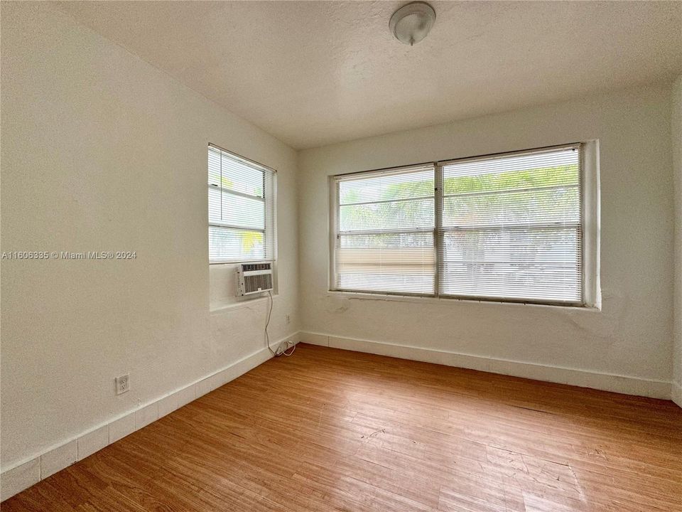 Recently Rented: $1,700 (1 beds, 1 baths, 6440 Square Feet)