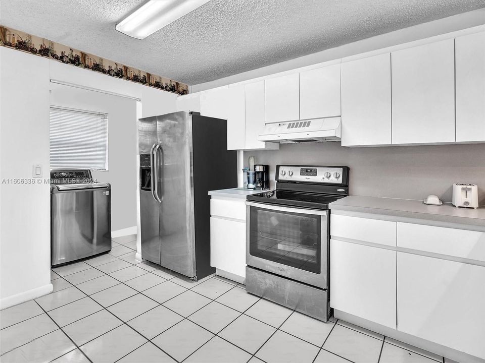 For Sale: $320,000 (2 beds, 2 baths, 1080 Square Feet)