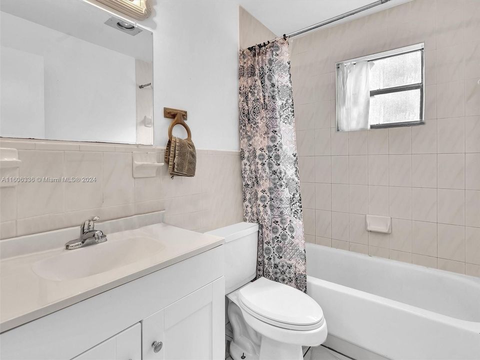 For Sale: $320,000 (2 beds, 2 baths, 1080 Square Feet)