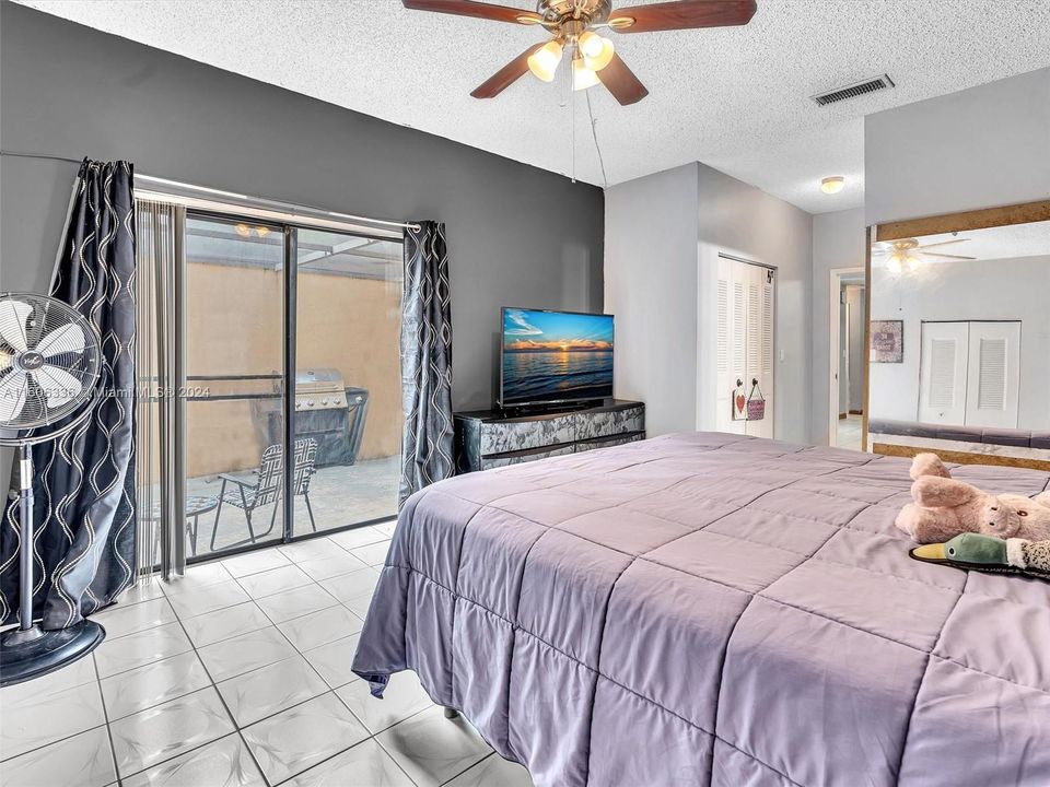 For Sale: $320,000 (2 beds, 2 baths, 1080 Square Feet)