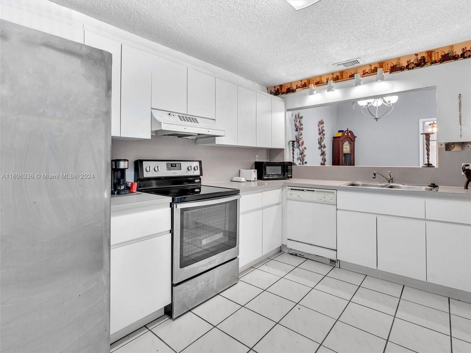 For Sale: $320,000 (2 beds, 2 baths, 1080 Square Feet)