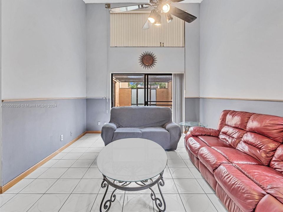 For Sale: $320,000 (2 beds, 2 baths, 1080 Square Feet)