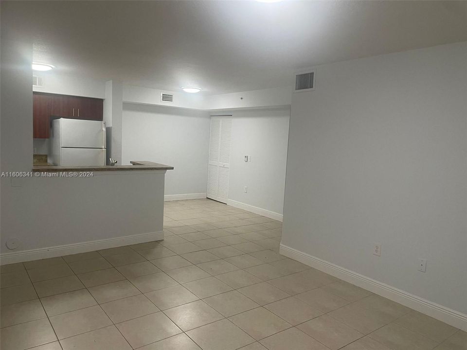 Recently Rented: $2,100 (2 beds, 2 baths, 895 Square Feet)