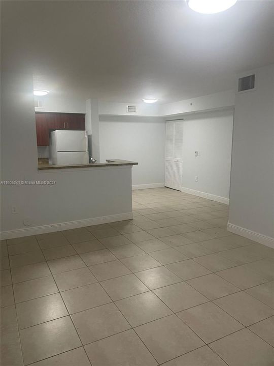For Rent: $2,100 (2 beds, 2 baths, 895 Square Feet)