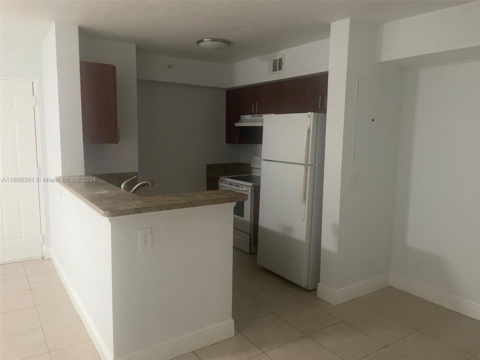 Recently Rented: $2,100 (2 beds, 2 baths, 895 Square Feet)