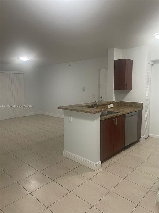 Recently Rented: $2,100 (2 beds, 2 baths, 895 Square Feet)