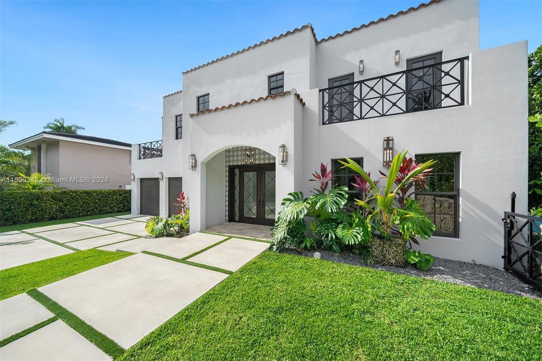 For Sale: $3,550,000 (5 beds, 5 baths, 3327 Square Feet)