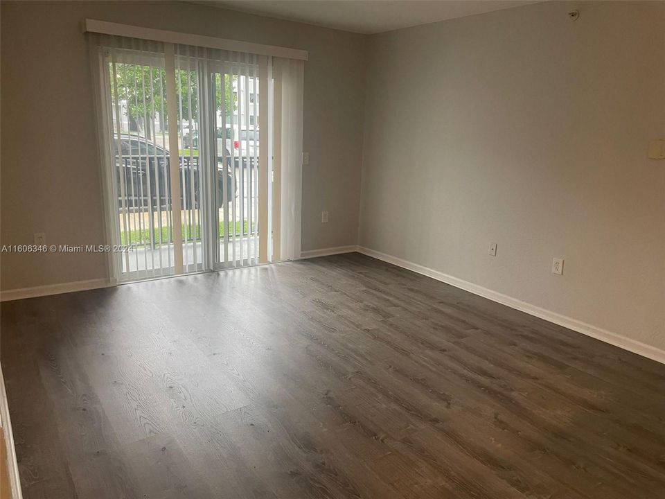 For Rent: $2,100 (2 beds, 2 baths, 900 Square Feet)