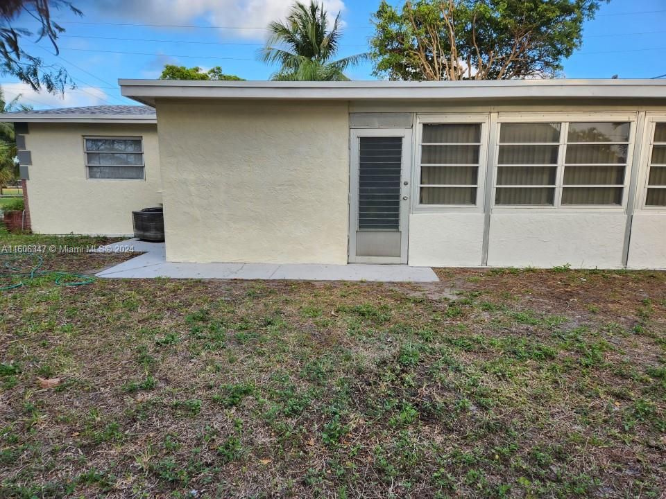 For Sale: $569,000 (3 beds, 2 baths, 1489 Square Feet)