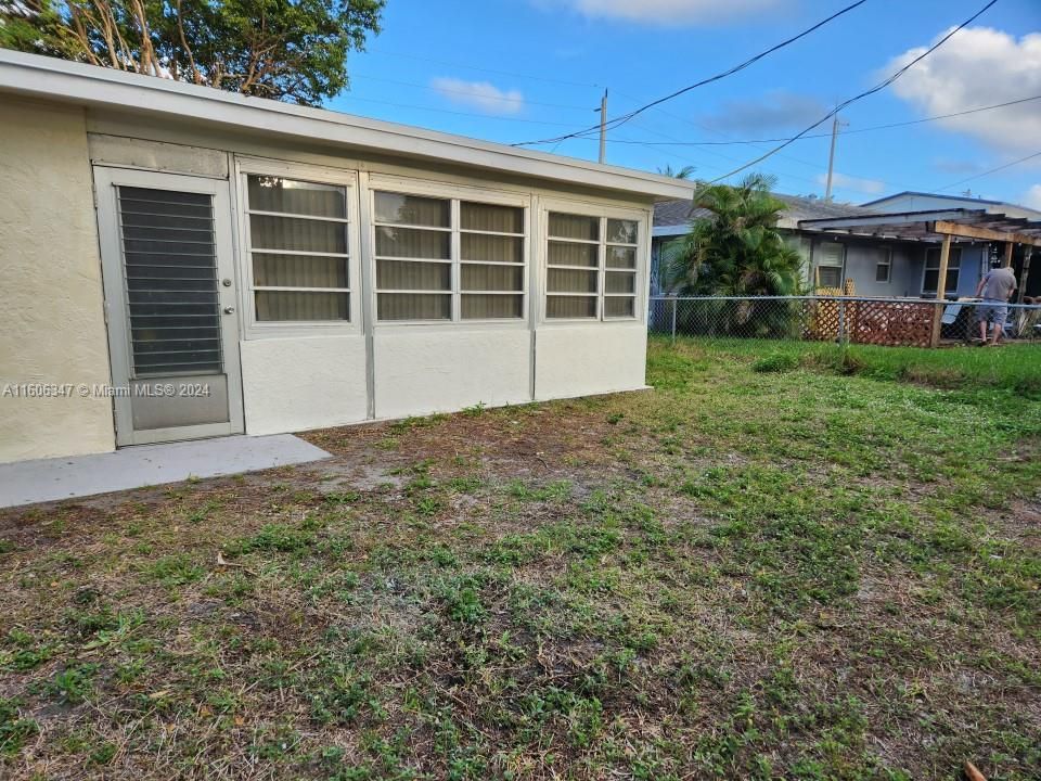 For Sale: $569,000 (3 beds, 2 baths, 1489 Square Feet)