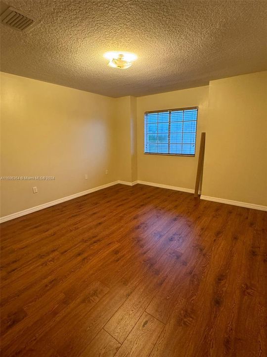 Recently Rented: $2,400 (3 beds, 2 baths, 1676 Square Feet)