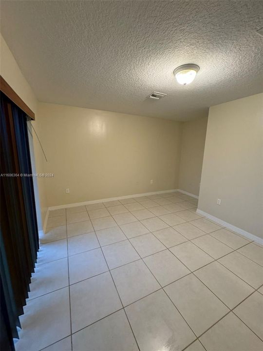 For Rent: $2,400 (3 beds, 2 baths, 1676 Square Feet)