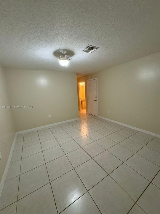 For Rent: $2,400 (3 beds, 2 baths, 1676 Square Feet)