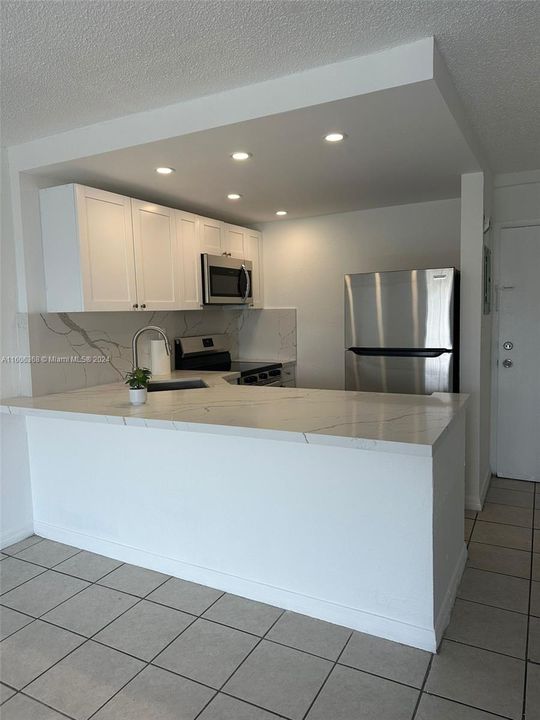 Recently Rented: $1,900 (1 beds, 1 baths, 605 Square Feet)