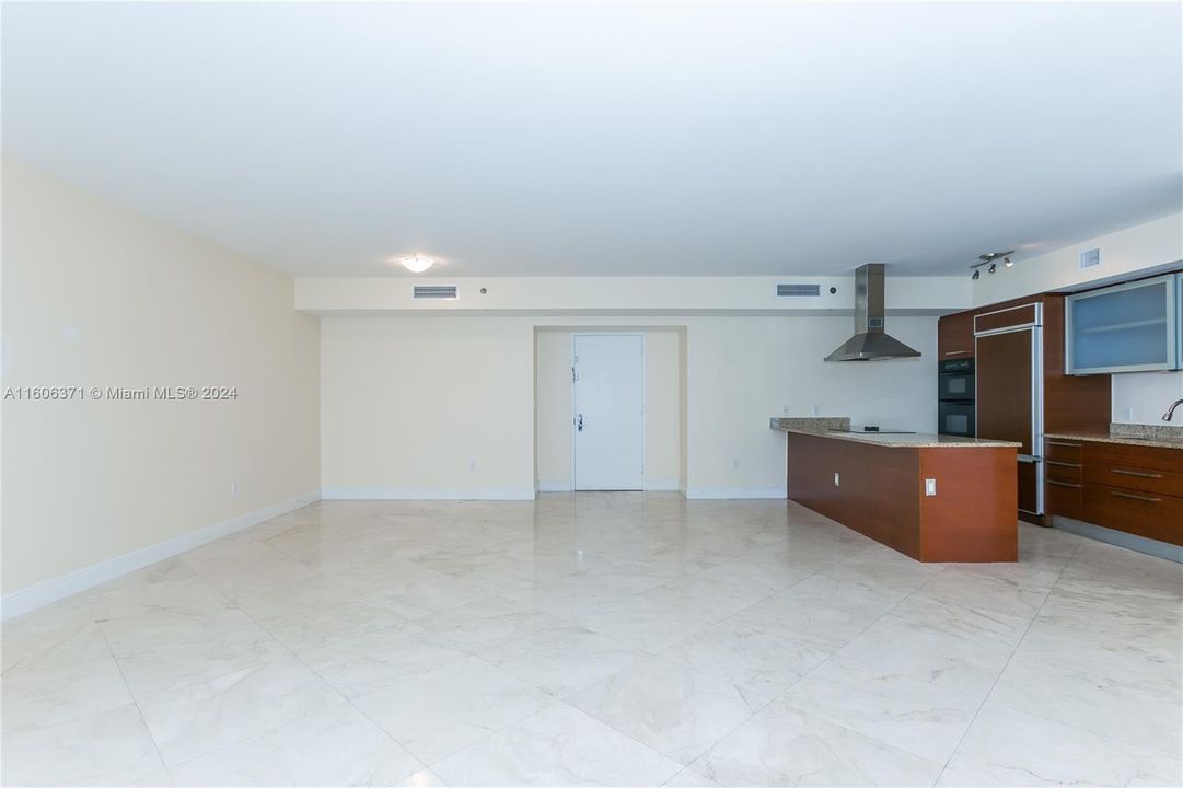 For Rent: $6,300 (2 beds, 2 baths, 1782 Square Feet)