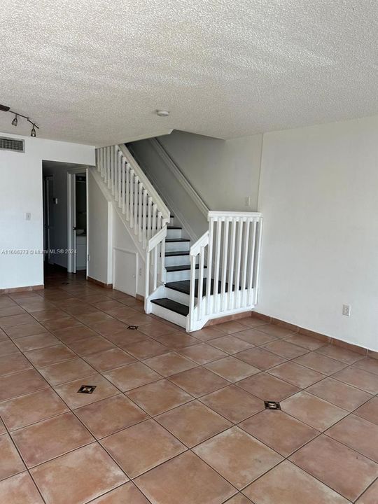 Recently Rented: $2,999 (3 beds, 2 baths, 1520 Square Feet)