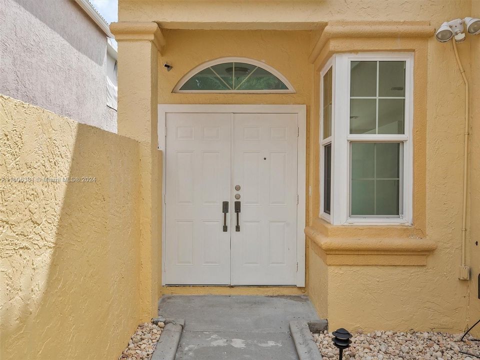 For Rent: $4,500 (4 beds, 2 baths, 2866 Square Feet)
