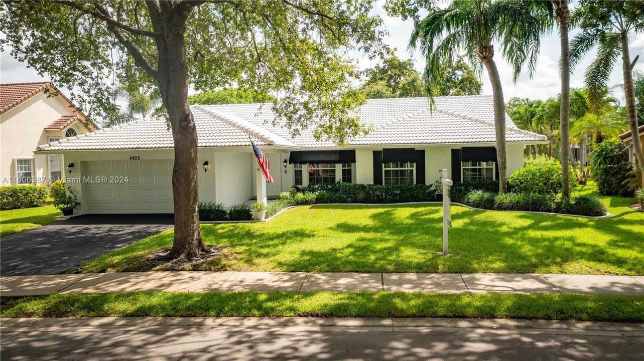 For Sale: $780,000 (4 beds, 2 baths, 2220 Square Feet)