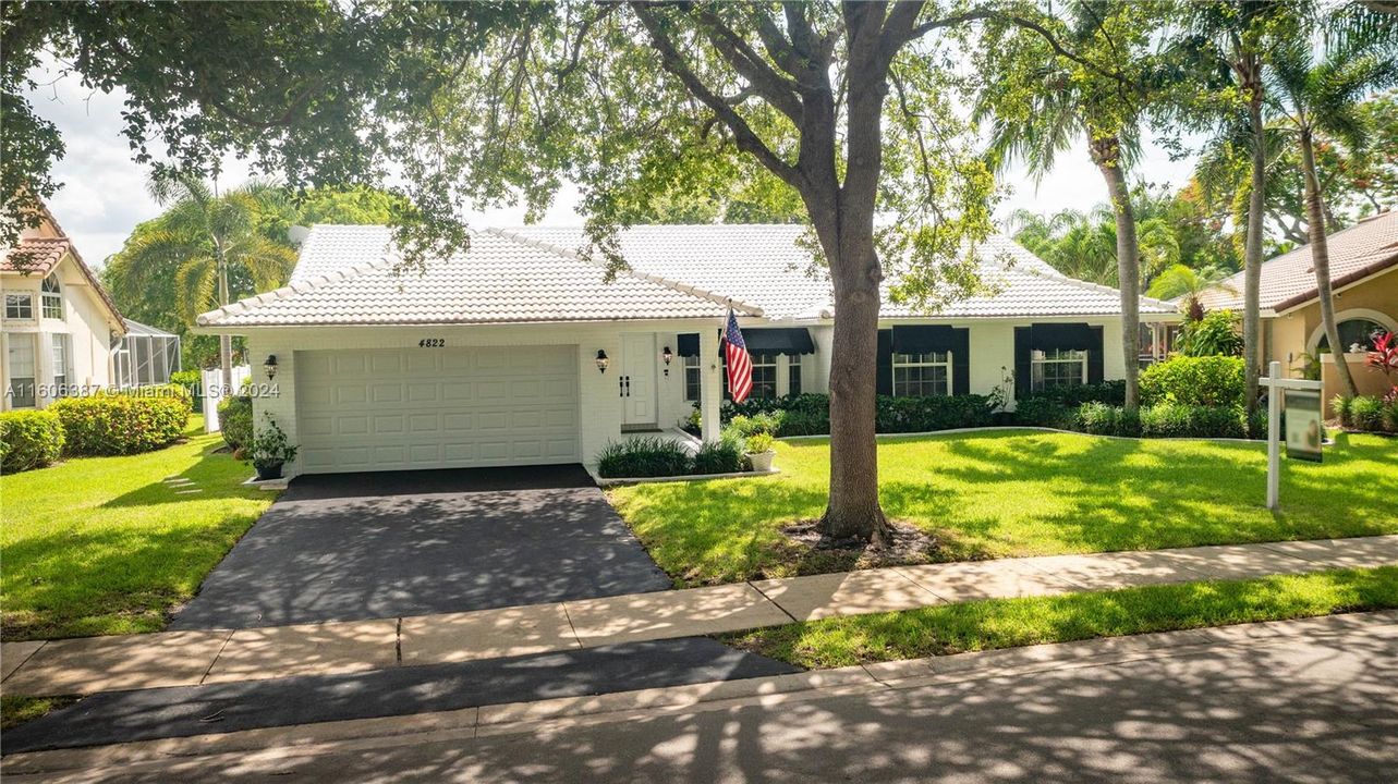 For Sale: $780,000 (4 beds, 2 baths, 2220 Square Feet)