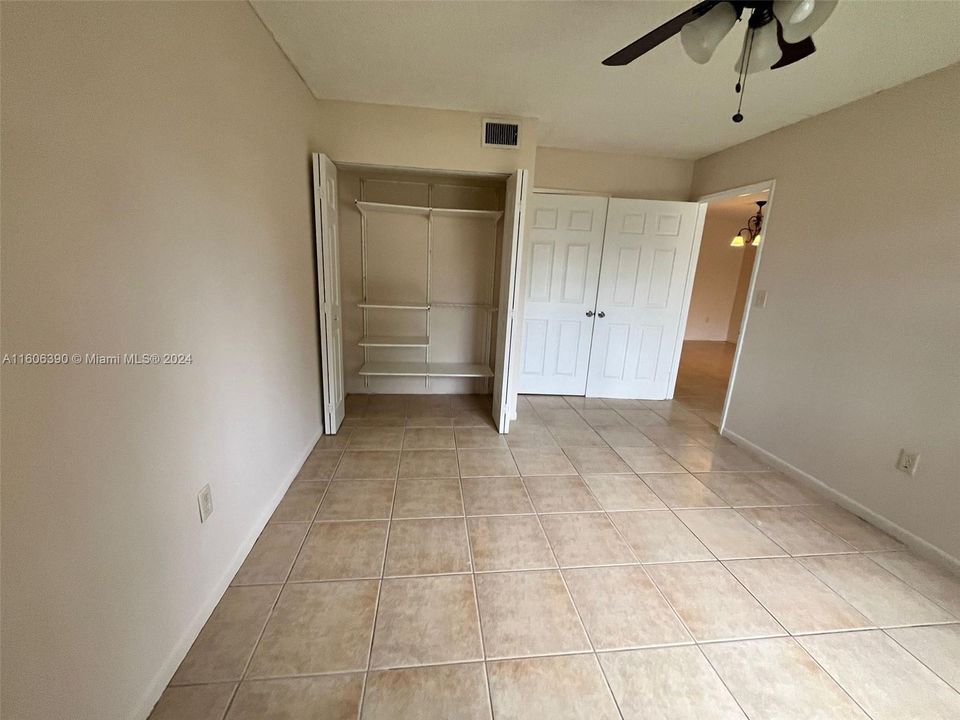 For Rent: $1,900 (1 beds, 1 baths, 749 Square Feet)