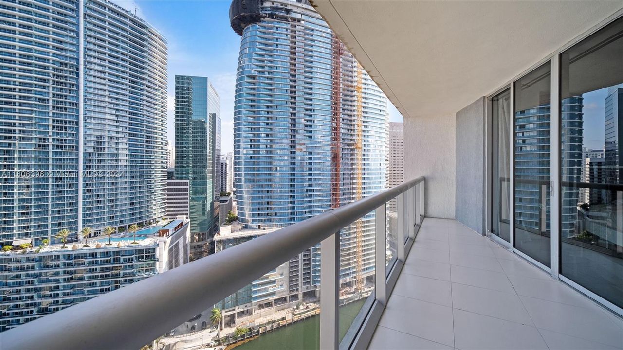 For Sale: $575,000 (1 beds, 1 baths, 597 Square Feet)