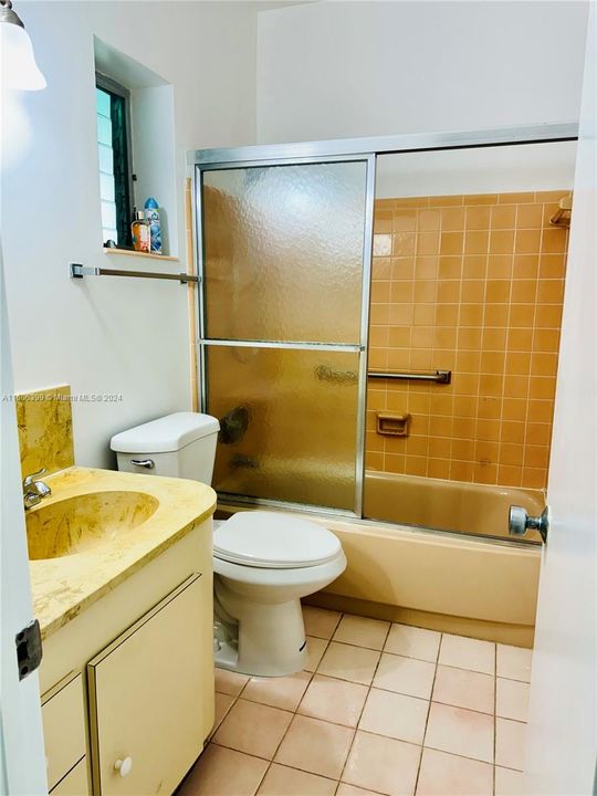 For Sale: $200,000 (1 beds, 1 baths, 656 Square Feet)