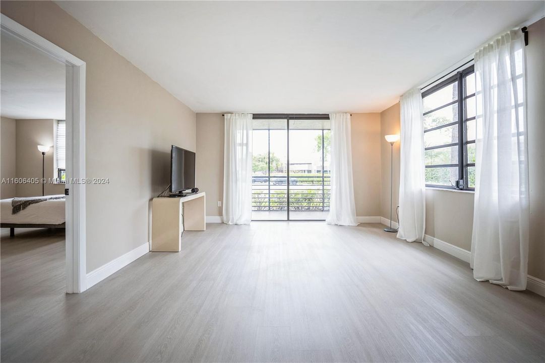 For Sale: $270,000 (2 beds, 2 baths, 1187 Square Feet)