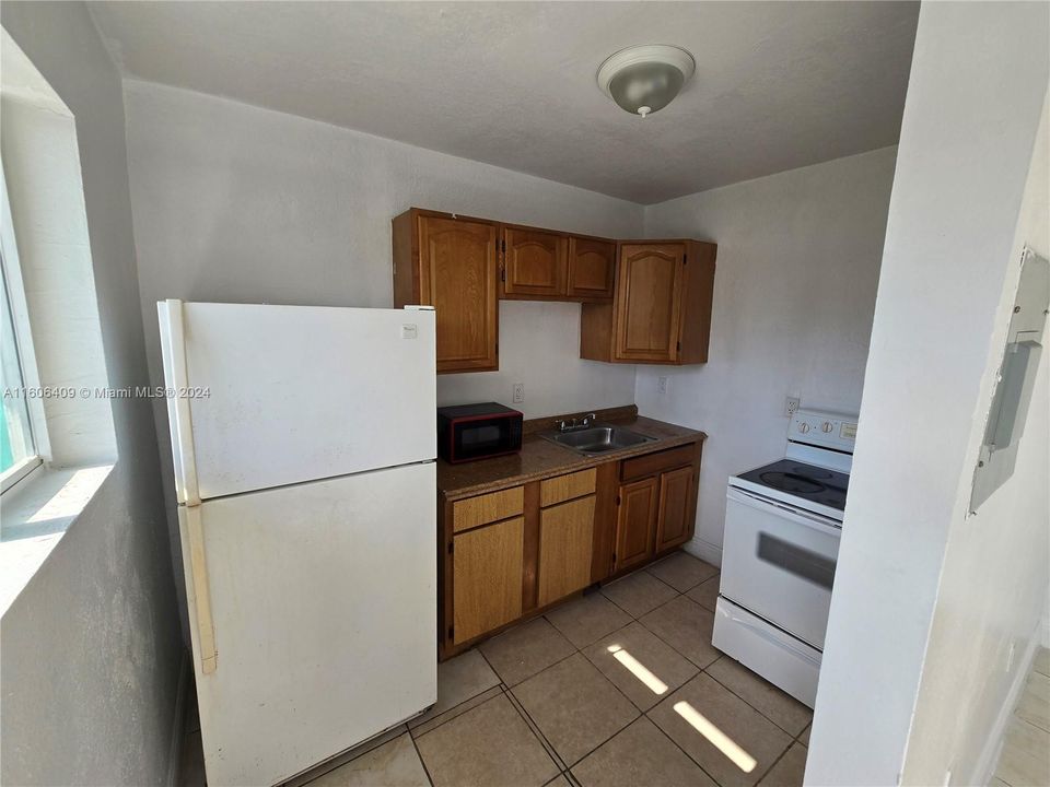 For Rent: $1,640 (1 beds, 1 baths, 420 Square Feet)