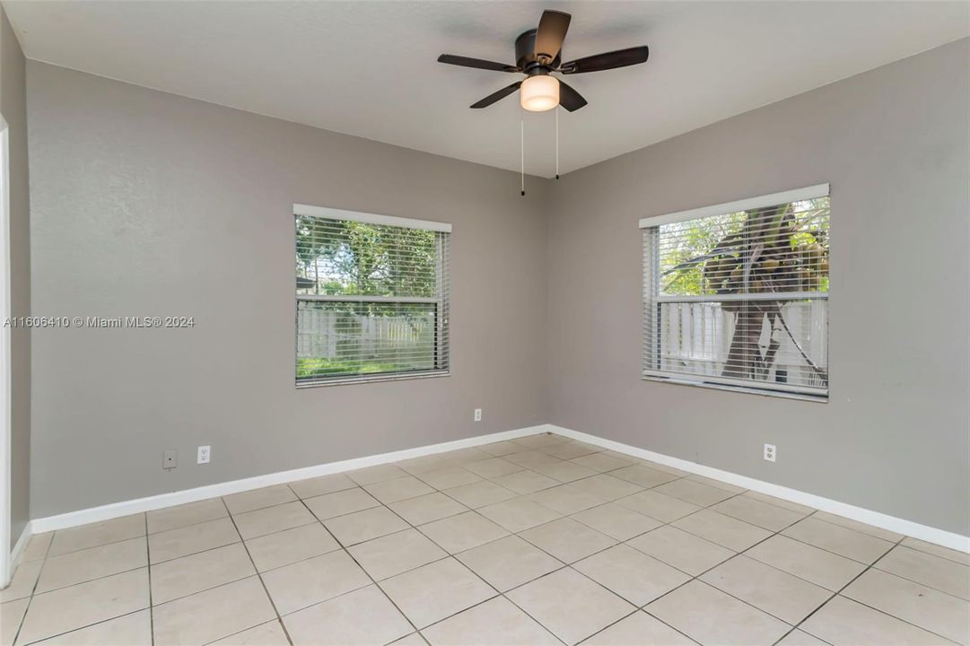 For Rent: $2,100 (2 beds, 2 baths, 886 Square Feet)